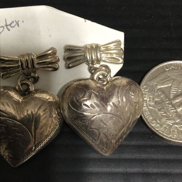 Beautiful vintage bow and quarter size heart sterling, silver earrings - Picture 3 of 5
